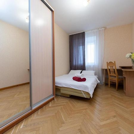 Spacious Apartments In The Center Of Obolon 2 Bedrooms Kiev Extérieur photo