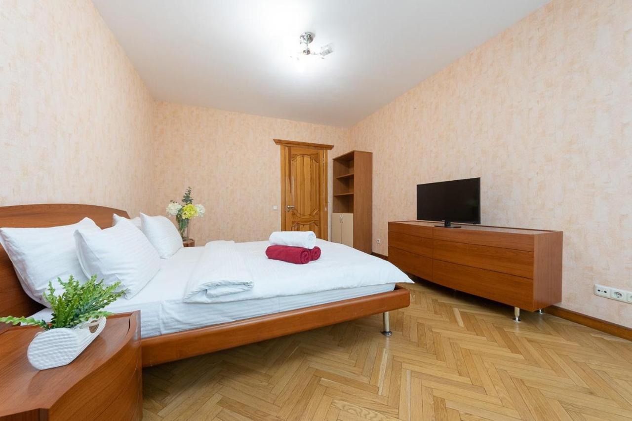 Spacious Apartments In The Center Of Obolon 2 Bedrooms Kiev Extérieur photo