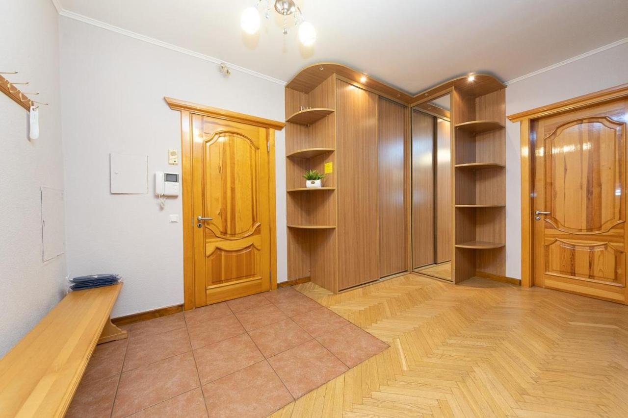 Spacious Apartments In The Center Of Obolon 2 Bedrooms Kiev Extérieur photo