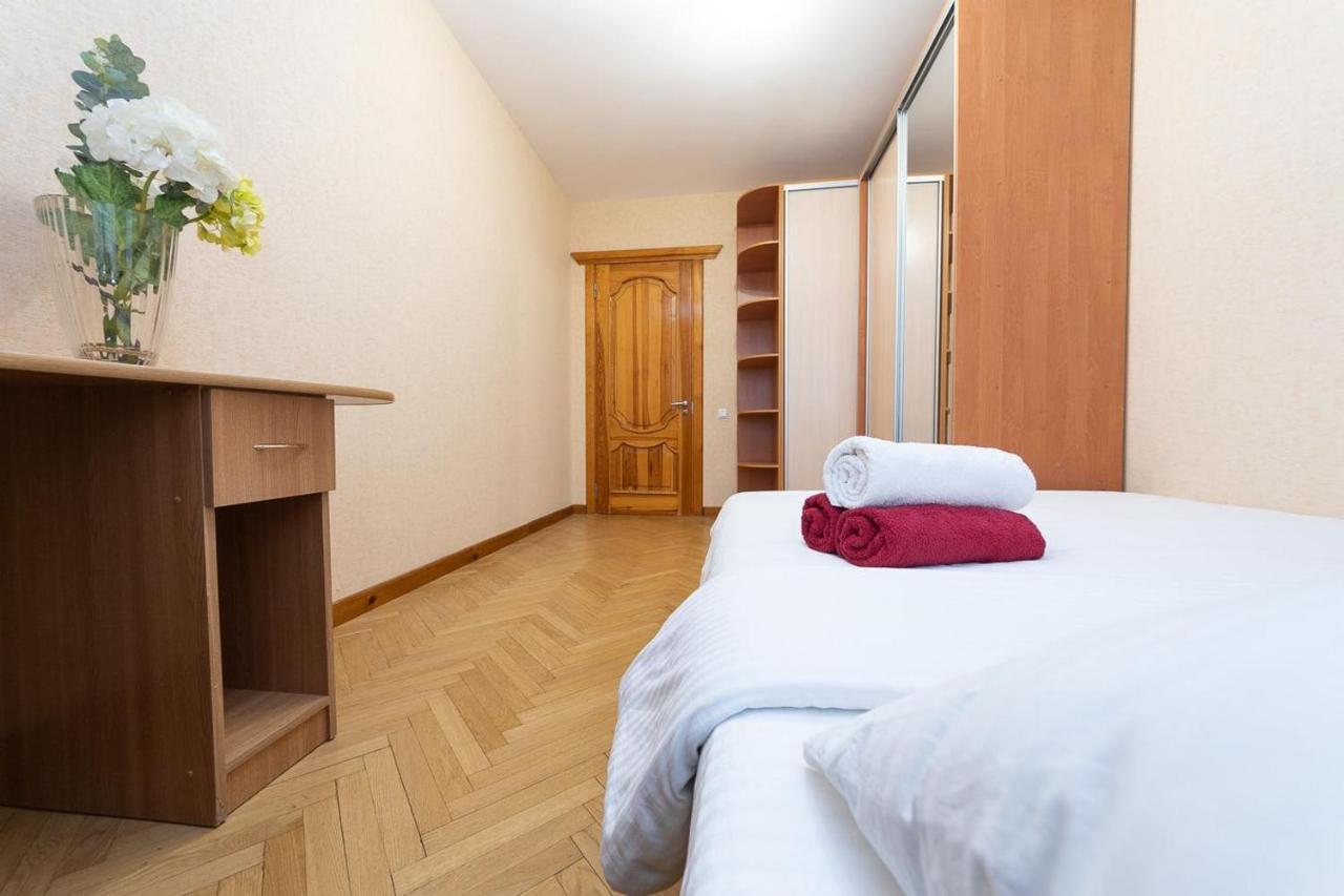 Spacious Apartments In The Center Of Obolon 2 Bedrooms Kiev Extérieur photo