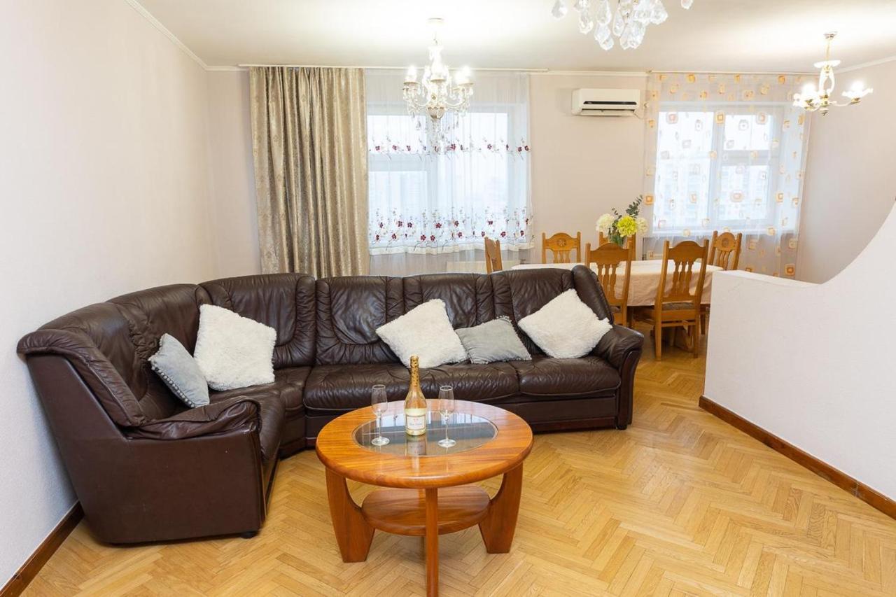 Spacious Apartments In The Center Of Obolon 2 Bedrooms Kiev Extérieur photo