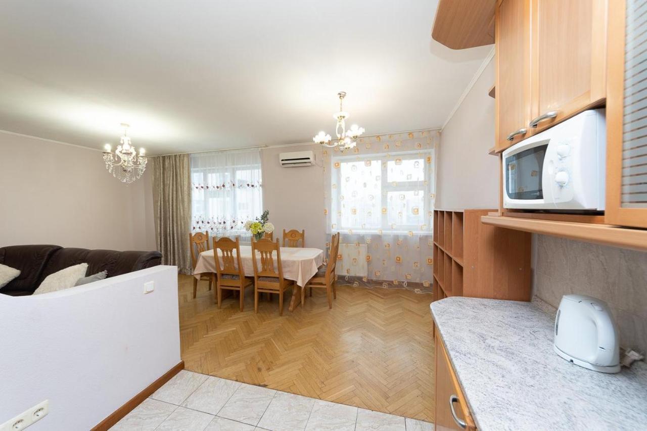 Spacious Apartments In The Center Of Obolon 2 Bedrooms Kiev Extérieur photo