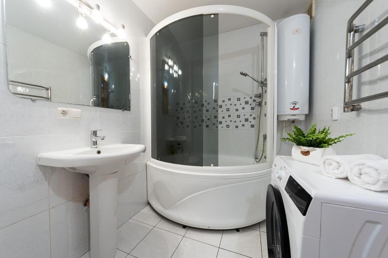 Spacious Apartments In The Center Of Obolon 2 Bedrooms Kiev Extérieur photo