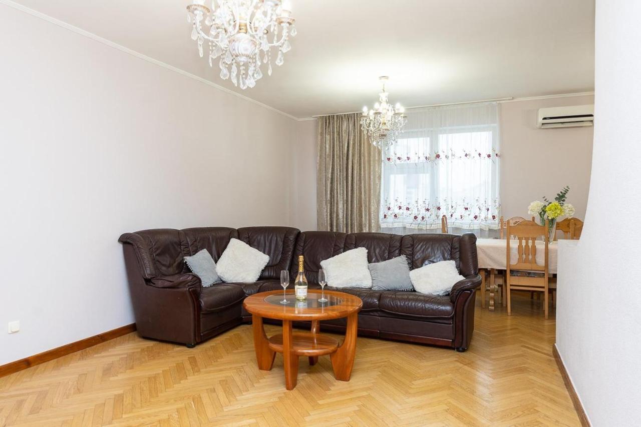Spacious Apartments In The Center Of Obolon 2 Bedrooms Kiev Extérieur photo