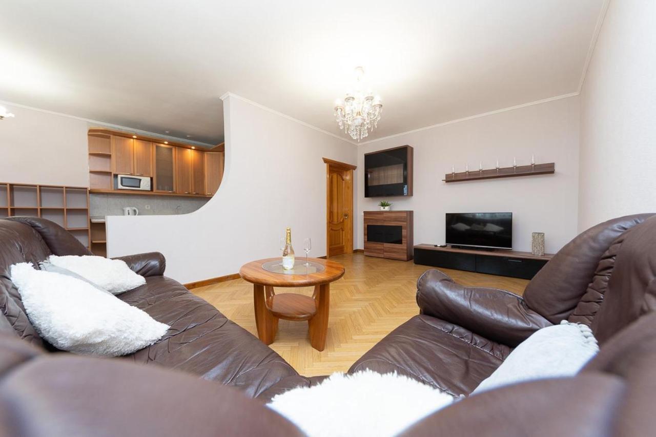 Spacious Apartments In The Center Of Obolon 2 Bedrooms Kiev Extérieur photo