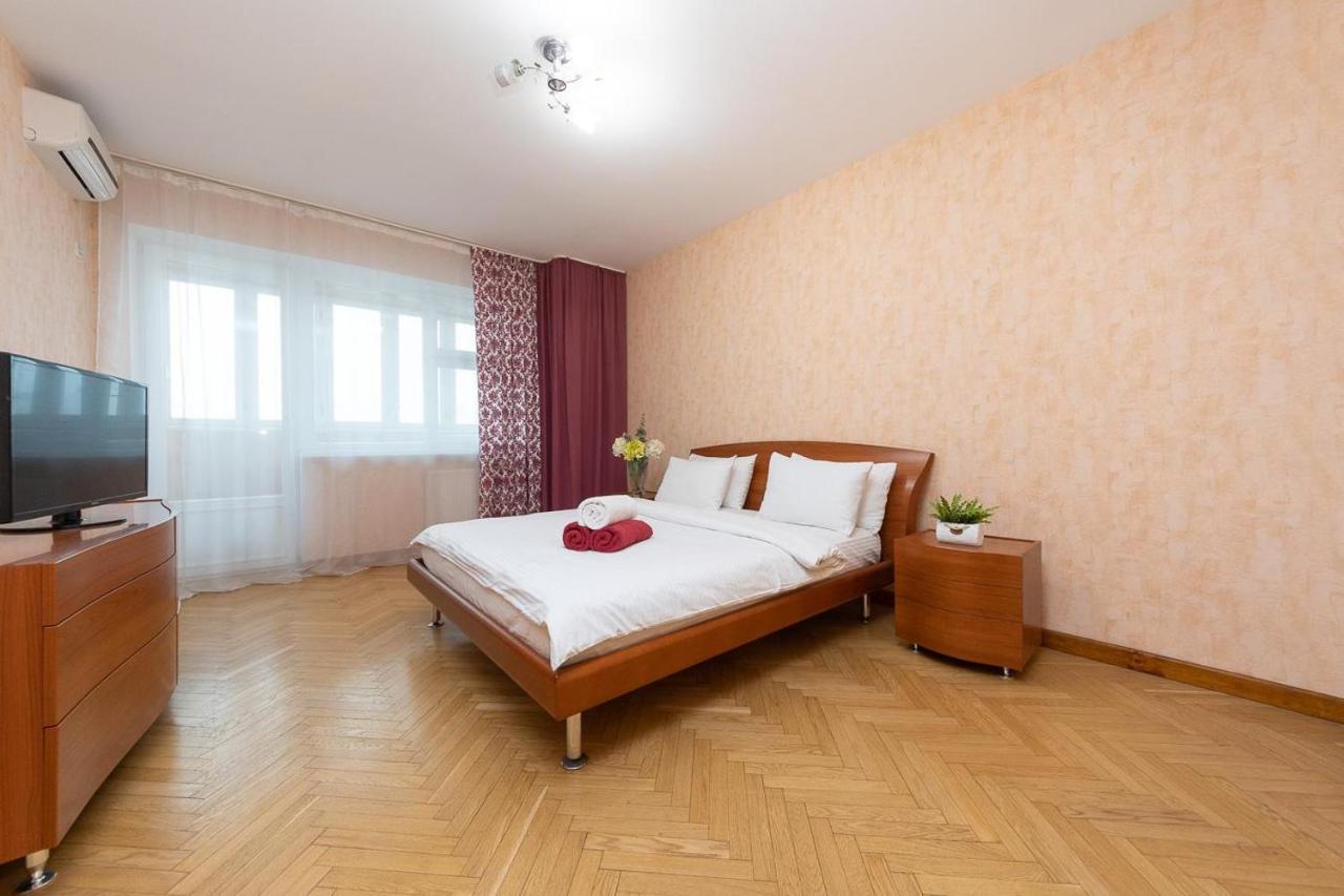 Spacious Apartments In The Center Of Obolon 2 Bedrooms Kiev Extérieur photo