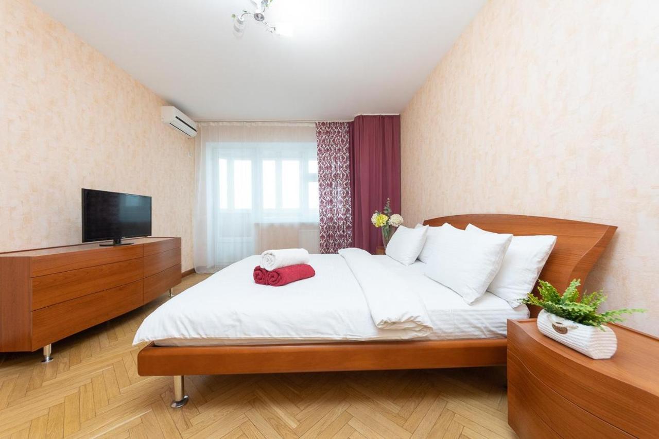 Spacious Apartments In The Center Of Obolon 2 Bedrooms Kiev Extérieur photo
