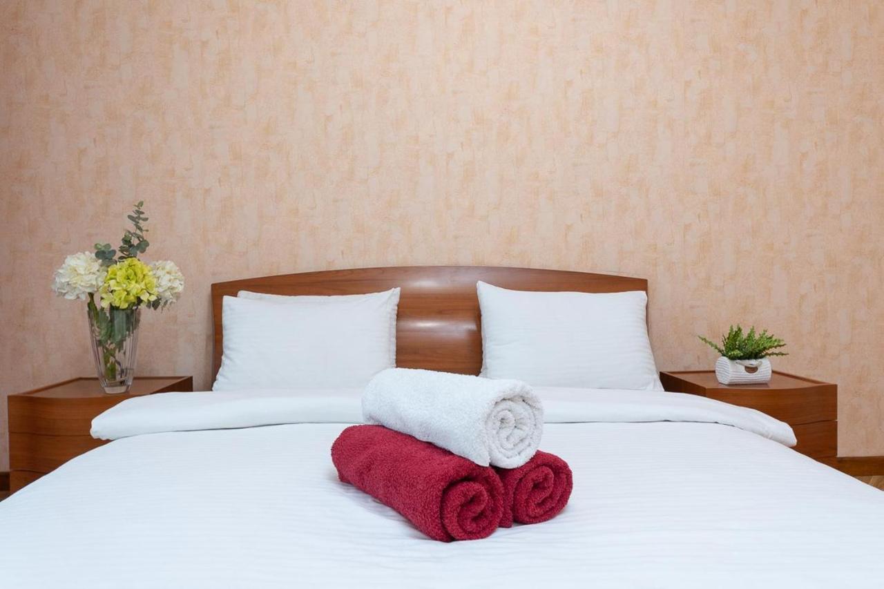 Spacious Apartments In The Center Of Obolon 2 Bedrooms Kiev Extérieur photo