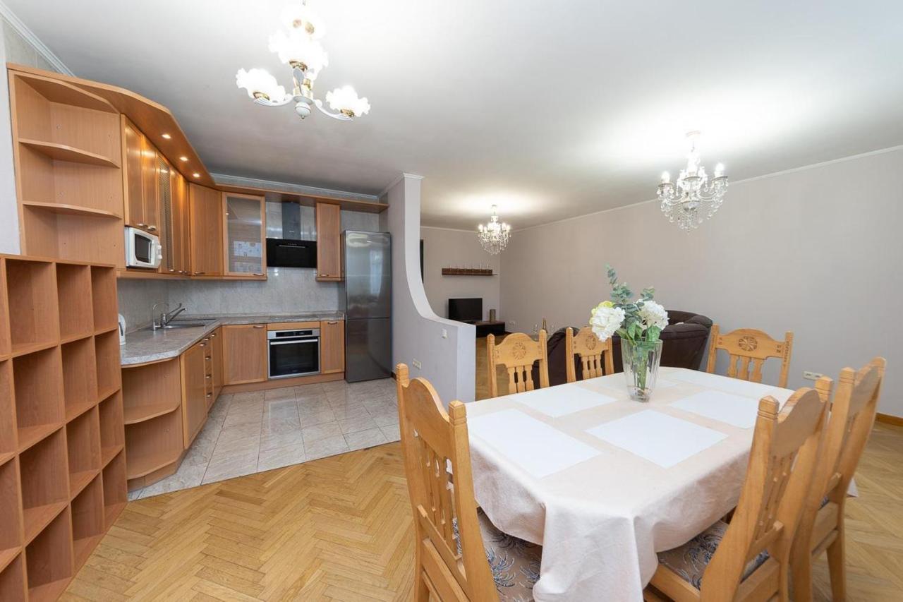Spacious Apartments In The Center Of Obolon 2 Bedrooms Kiev Extérieur photo