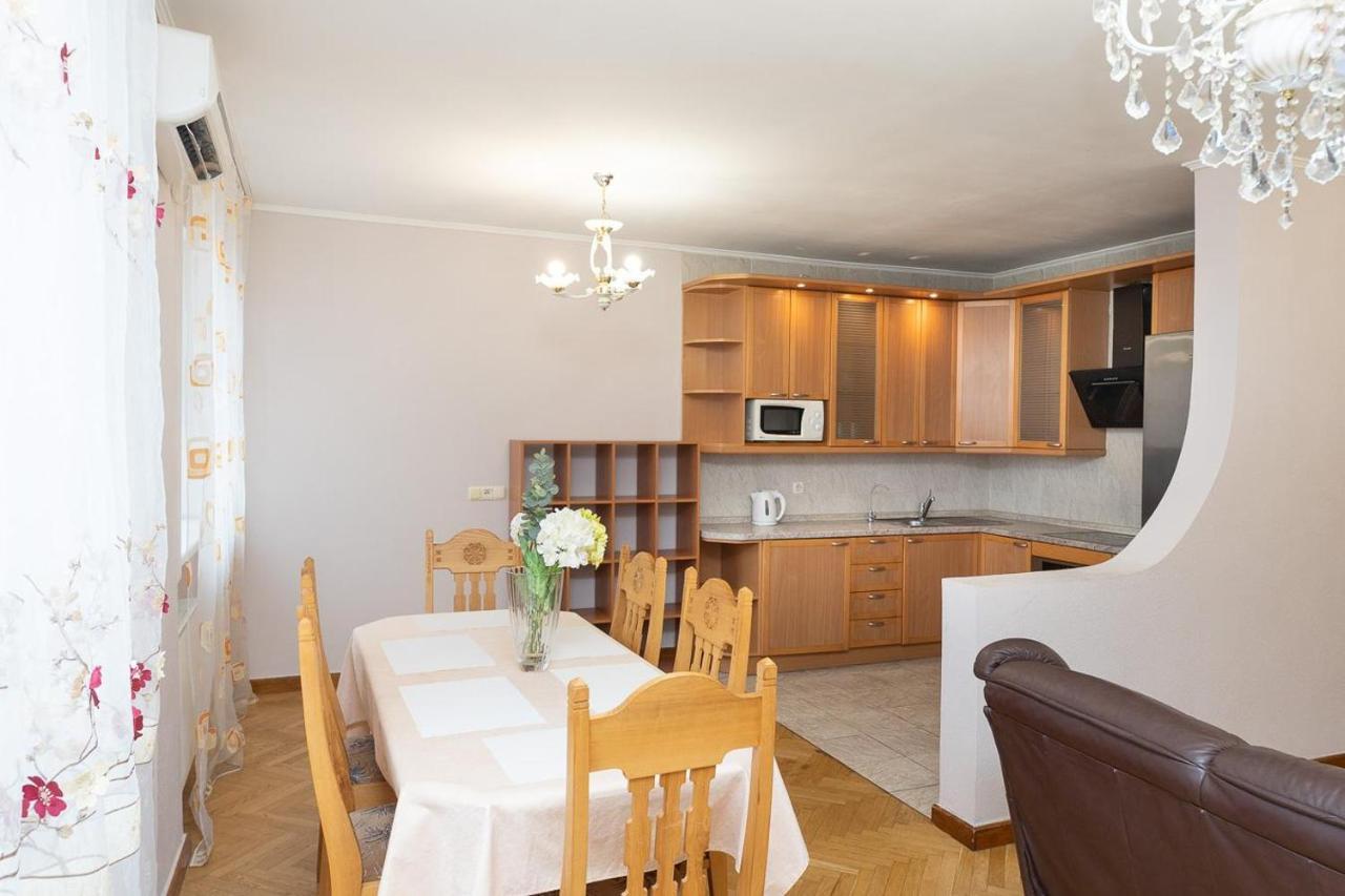 Spacious Apartments In The Center Of Obolon 2 Bedrooms Kiev Extérieur photo